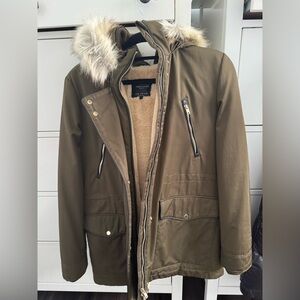 Women’s olive green parka Jacket with Faux Fur Hood